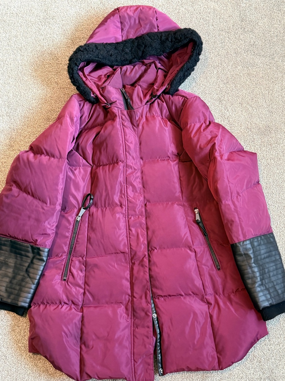 Woman's  Hooded Puffer Coat in Magenta